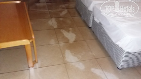 Maistros Hotel Номер не меняют после потопа...просто убирают - Фото отеля