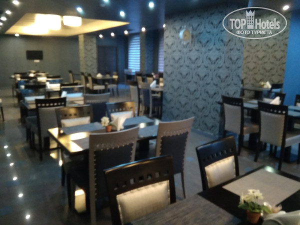 Astoria Hotel 3* Ресторан отеля расположен на цокольном этаже - Фото отеля