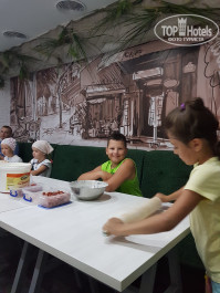 Парус в ресторане "Кинза" проходят мастер классы для детей по приготовлению роллов и пиццы.Расписание узнаём в ресторане. Стоимость 300рублей. - Фото отеля