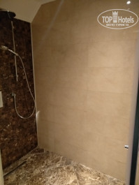 Crowne Plaza Borjomi 5* Душевая кабинка на втором уровне. - Фото отеля