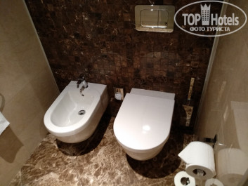 Crowne Plaza Borjomi 5* Туалет на втором уровне - Фото отеля