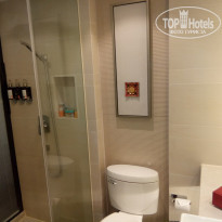 SSAW Boutique Hotel 3* Душ+туалет, шторки в душе регулируются как жалюзи, можно настроить чтобы не было видно или комнату или душ - Фото отеля