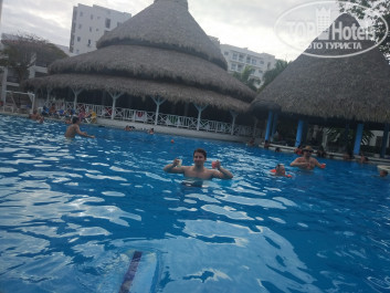 Be Live Hamaca Garden 4* Бассейн в Гарден, вид на бар и итальянский ресторан - Фото отеля
