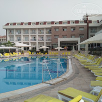 MG White Lilyum 5* От сцены ко входу в отель, мимо бассейна - Фото отеля