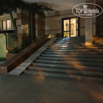 ПОРТО МАРЕ 4* Лестница и пандус 3го подъезда - Фото отеля