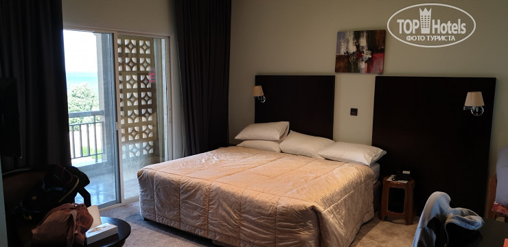 Carlton Sharjah 4* вид красивый, но шум и запах не позволяли открыть балкон - Фото отеля