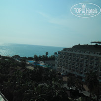 Royal Garden Beach Hotel 5* вид из номера на море и соседний отель - Фото отеля