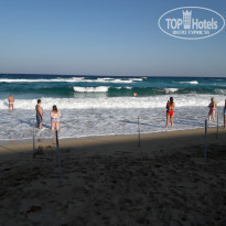Constantinos The Great Beach Hotel 5* ЭТО ОКОЛО ТРЁХ ЧАСОВ ДНЯ. Пляж полностью в тени. - Фото отеля