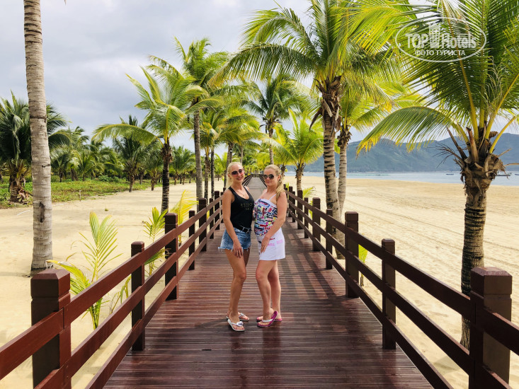 Hainan Greentown Blue Bay Resort 4* По дороге к острову обезьян и новой деревне по пляжу от отеля - Фото отеля