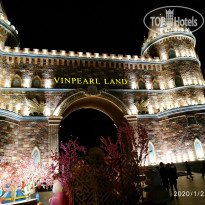 Vinpearl Resort & Spa Nha Trang Bay 5* парк ночью - Фото отеля