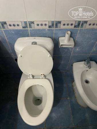 Brisas Del Caribe 4* Туалетной бумаги всегда нет, я раз 5 за 10 дней ходил на поиски бумаги, один раз воровал из общего туалета - последний рулон :-) - Фото отеля