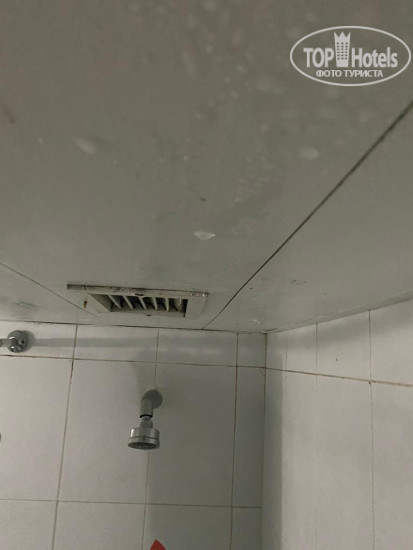 Brisas Del Caribe 4* С потолка постоянно что-то капает - моешься и надеешься что это не из туалета течет соседей - Фото отеля
