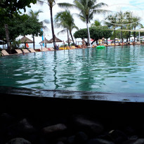 Ayodya Resort Bali 5* Бассейн у пляжа - Фото отеля
