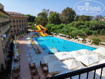 Victory Resort 5* вид из номера 4405 - бассейн с горками, бар - Фото отеля