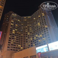 JA Ocean View Hotel 5* Отель вечером - Фото отеля