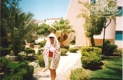 Zahabia Hotel & Beach Resort 4* территория отеля, ну и моя жена - Фото отеля