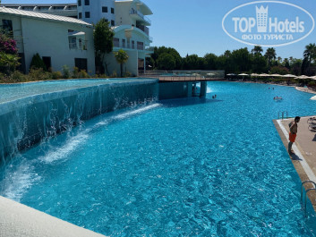 Cornelia Diamond Golf Resort & Spa 5* Водопады (под ними можно купаться, в верхнем нельзя) - Фото отеля