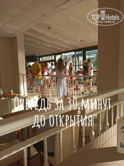 Pineta Club Hotel 4* Очередь за 30 минут до открытия столовой. - Фото отеля