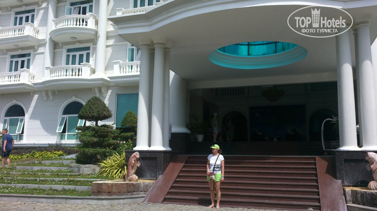 Sailing Bay Beach Resort 4* центральный вход - Фото отеля