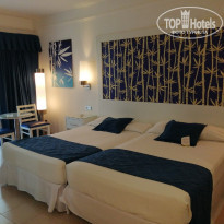 Riu Bambu ClubHotel 5* В номере преобладают греческие цвета... - Фото отеля