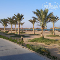 Amwaj Oyoun Resort & Casino 5* Пляж отеля и дорожка прибрежного променада - Фото отеля