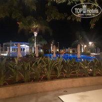 Sunrise Oasis Hotel 4* Вид на бассейн за ужином в основном ресторане отеля - Фото отеля