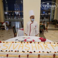 Siva Sharm Resort & Spa 4* Торт к дню отеля . - Фото отеля