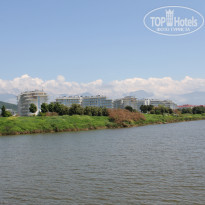 Сочи Парк Отель 3* Вид с пруда на отель - Фото отеля