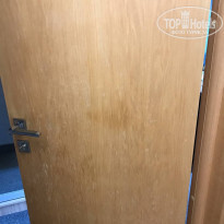 дверь в ванную