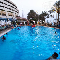 Occidental Sharjah Grand 4* Вечер. Сложили зонты, включили подсветку бассейна... Самое комфортное время. - Фото отеля