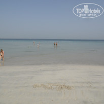 Occidental Sharjah Grand 4* Пляж, море - выше всяких похвал! Момент отлива. Глубины до буйков достаточно. - Фото отеля