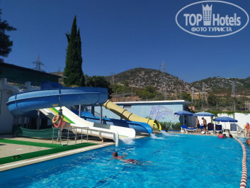 Blue Fish Hotel 4* второй бассейн с горками - Фото отеля