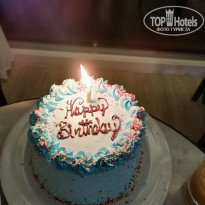Occidental Sharjah Grand 4* Тортик в день рождения - Фото отеля