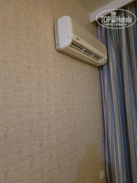 Blue Fish Hotel 4* Спил-система старая, работает плохо, обои отклеиваются, затёртые - Фото отеля