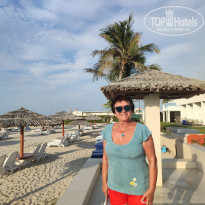 Sharjah Premiere Hotel & Resorts 3* На пляже отеля "Лу-Лу" можно появляться неоднократно в течение днч с 08:00 до 19:00 с получением (каждый раз!) свежих полотенец! Мы посещали пляж по утрам и в послеобеденное время. - Фото отеля