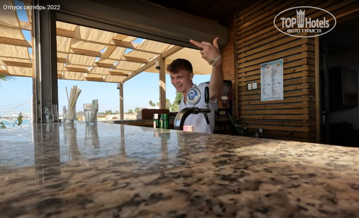 Xoria Deluxe Hotel 5* А вот так могут встречать бармены на пляже - Фото отеля