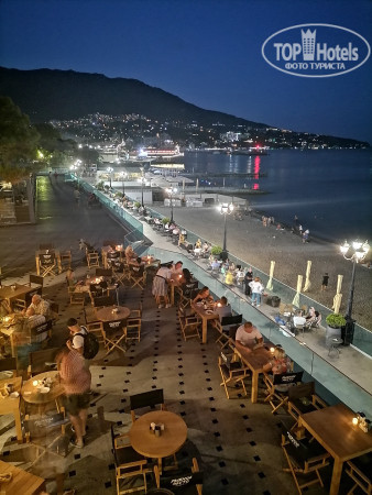 Крымская Ницца 3* Ялта набережная и море вечером - Фото отеля