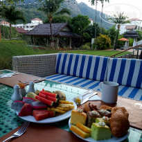 Kata Sea Breeze 3* Завтрак на террасе - Фото отеля