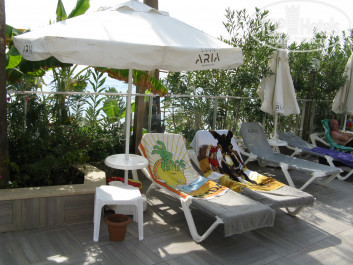 Aria Resort & Spa 5* Пляжные полотенца которые выдают в отеле узкие и короткие, закрывают примерно половину лежака. Стоит взять свои пляжные полотенца. - Фото отеля