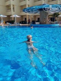 AMC Royal Hotel & Spa 5* Бассейн с подогревом, очень комфортно плавать. - Фото отеля