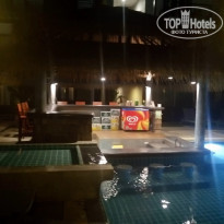 Baan Karon Resort 3* бар в бассейне - Фото отеля