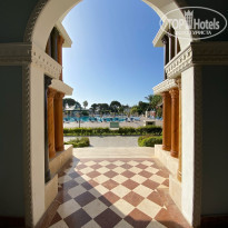 Venezia Palace Deluxe Resort 5* Вид на главный бассейн - Фото отеля