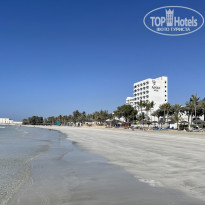 Ajman Hotel 5* Фото отеля , видно весь пляж - Фото отеля