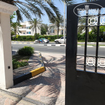 Sharjah Premiere Hotel & Resorts 3* выход на улицу - Фото отеля