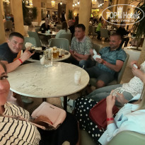 Pickalbatros Palace Resort - Hurghada 5* На 2 этаже можно посидеть, выпить коктейли, посмотреть матчи на большом экране, поиграть в настольные игры (очень было много играющих столов), мы играли в карты. - Фото отеля