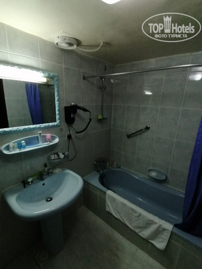 Carlton Sharjah 4* комната 305 с видом на море - Фото отеля
