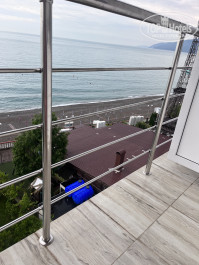 Alex Resort & Spa Hotel 4* Небезопасно для детей до 5-6 лет . Мой ребёнок 3 года подскользнулся и почти вылетел . Еле поймала - Фото отеля