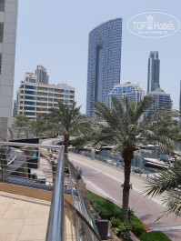 Signature Hotel Apartments & Spa Marina 4* Вид с бассейна на Дубай Марину - Фото отеля