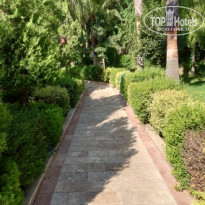 Miarosa Incekum Beach 5* дорожка вокруг 1 корпуса к бассейну - Фото отеля