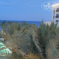 Palace Beach Resort Fujairah 5* вид с балкона на отель - Фото отеля